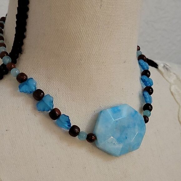 HANDCRAFTED Icy Blue Quartz Rosewood and Czech Glass Leaf Beaded Chunky Necklace - Picture 2 of 4